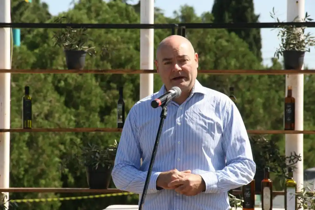 Reyes: del “150 por ciento” en la suba de tasas al “parecernos a un país normal”
