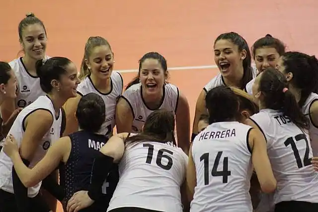 Argentina, con Benítez, ganó en Perú