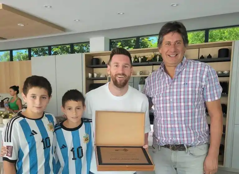 Lo que Rosario no pudo, Funes sí: la distinción que le dieron a Leo Messi después de salir campeón