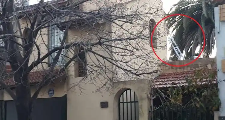 Trasladaron a un hombre al hospital tras caer de un techo en Rivadavia al 1400