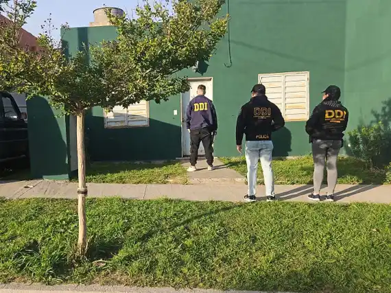 Allanaron una vivienda por almacenamiento de material de abuso infantil