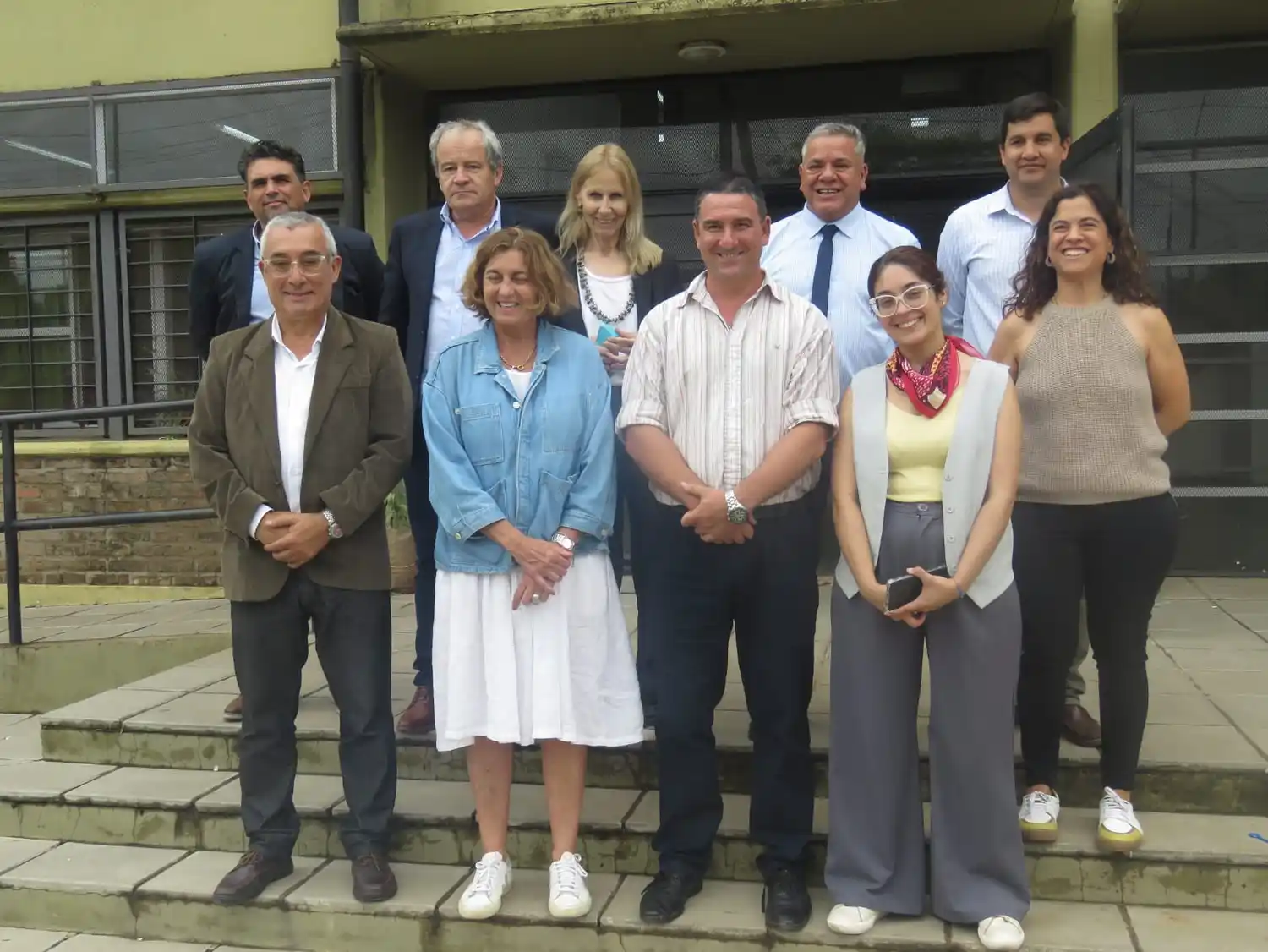 Prof. S. Benedetti junto a autoridades provinciales-