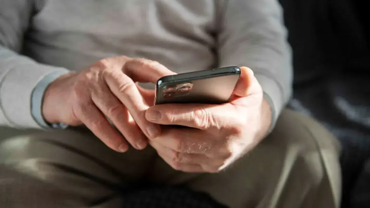 Los estafadores se contactan por medio de Whatsapp