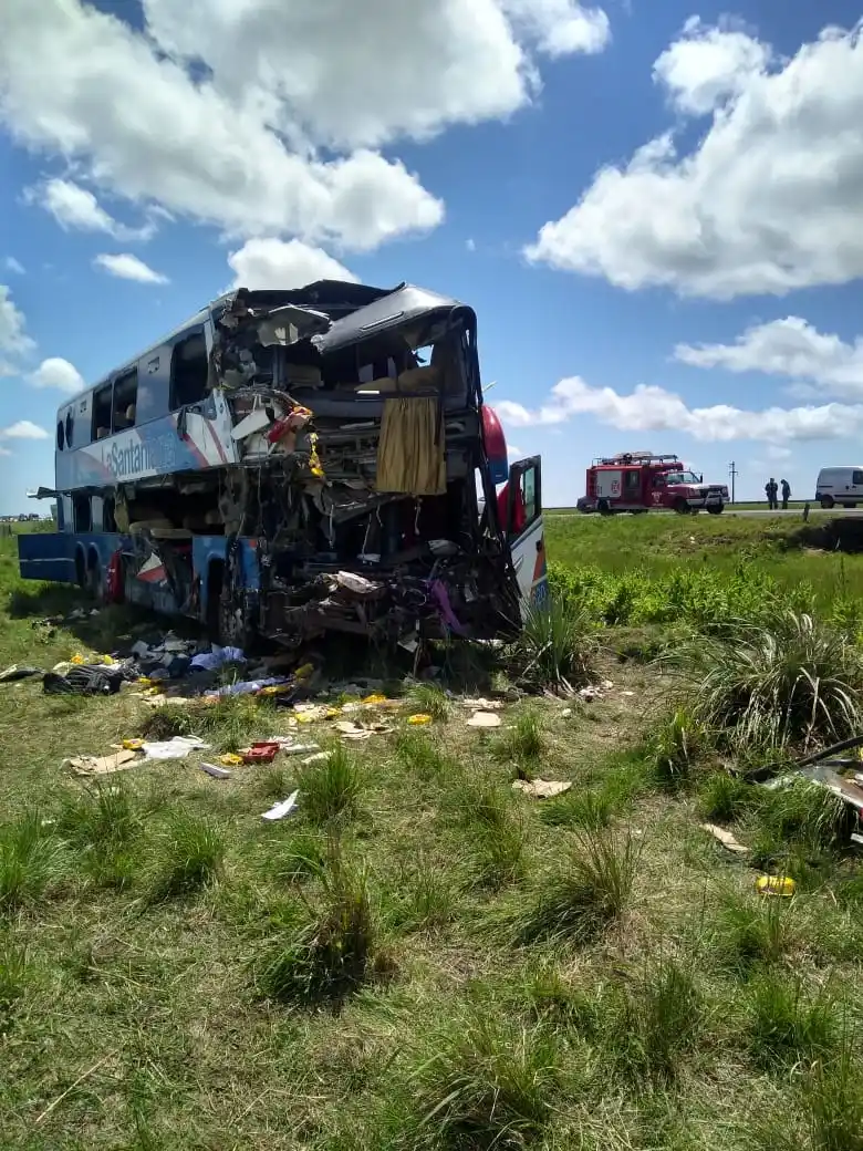 Falleció uno de los heridos y ya son cinco los muertos por el choque del micro contra un camión