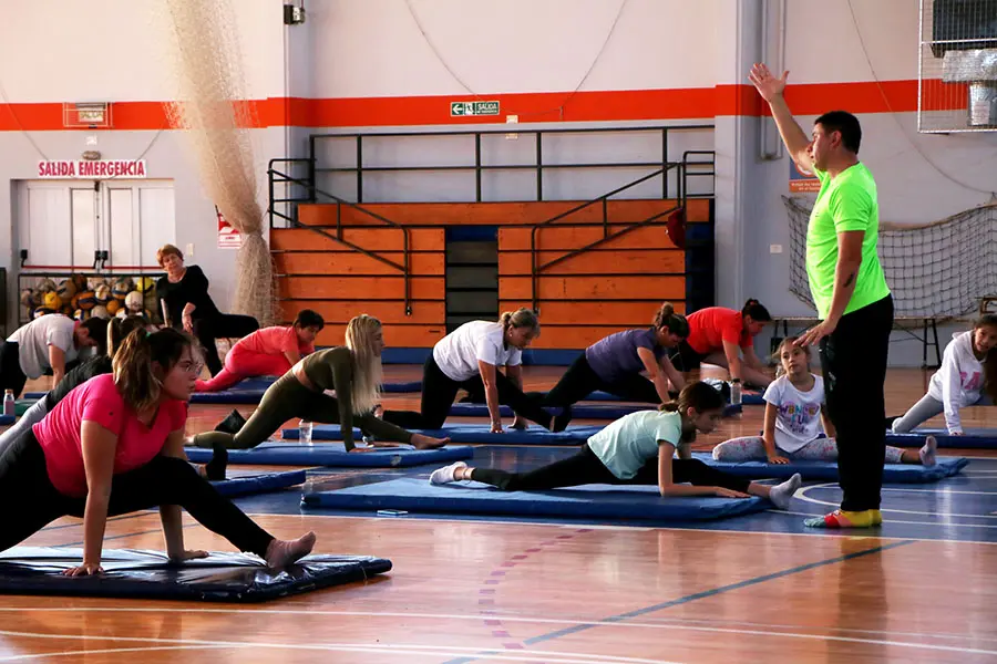Clase abierta de yoga