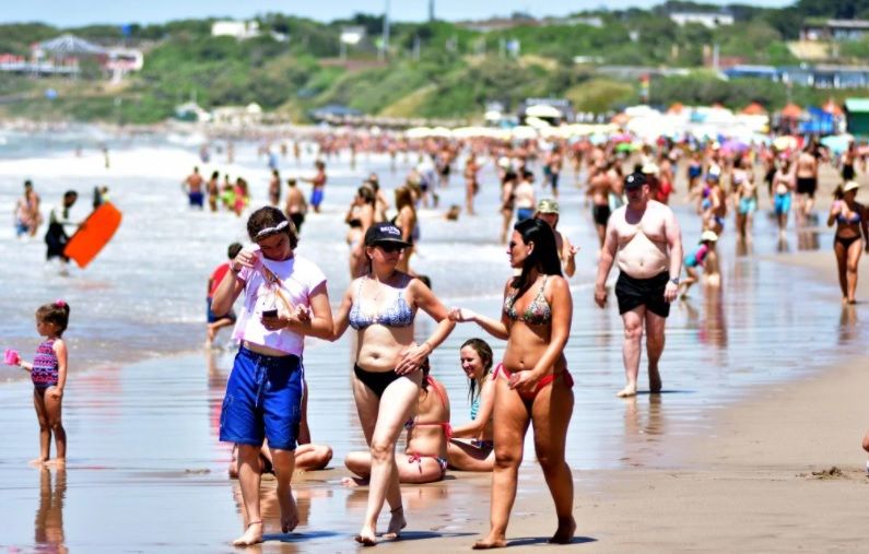 Playas marplatenses: La distancia social vista desde un drone