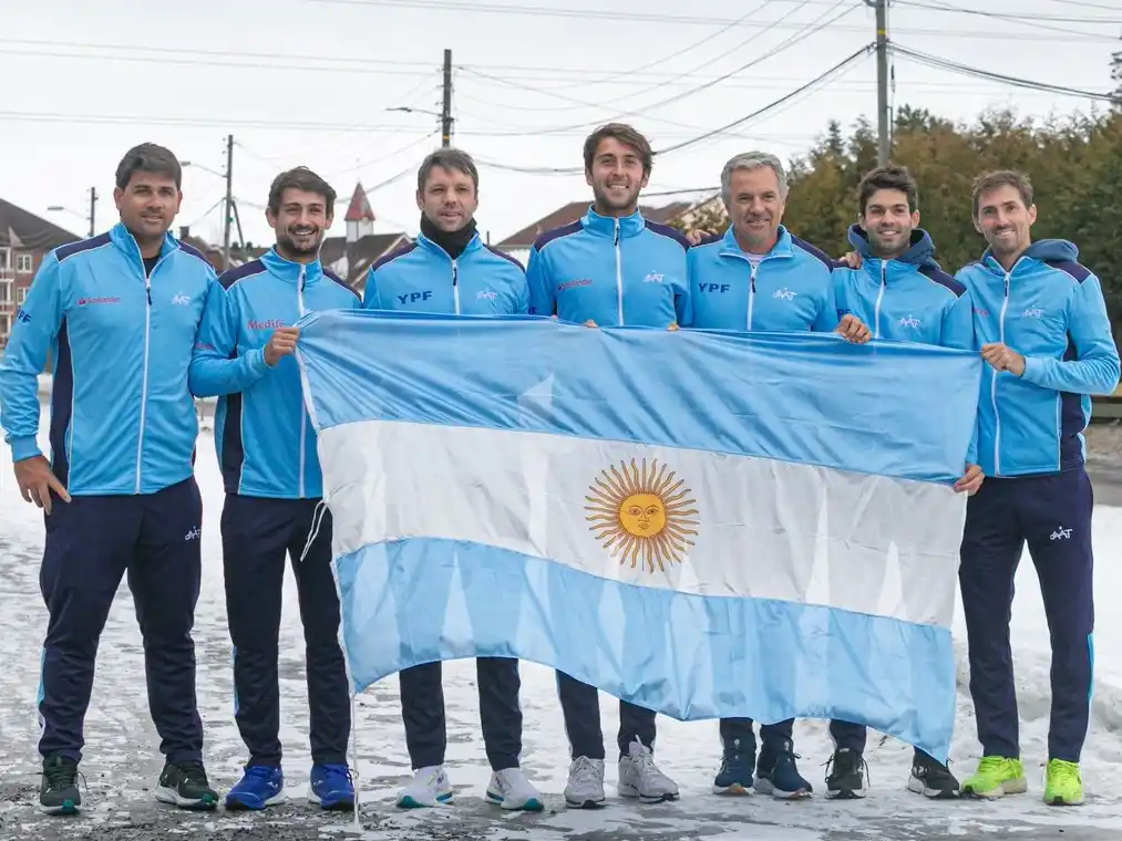 Equipo argentino de Copa Davis. Schwank, Navone, Zeballos, Etcheverry, Frana, Díaz Acosta y Molteni