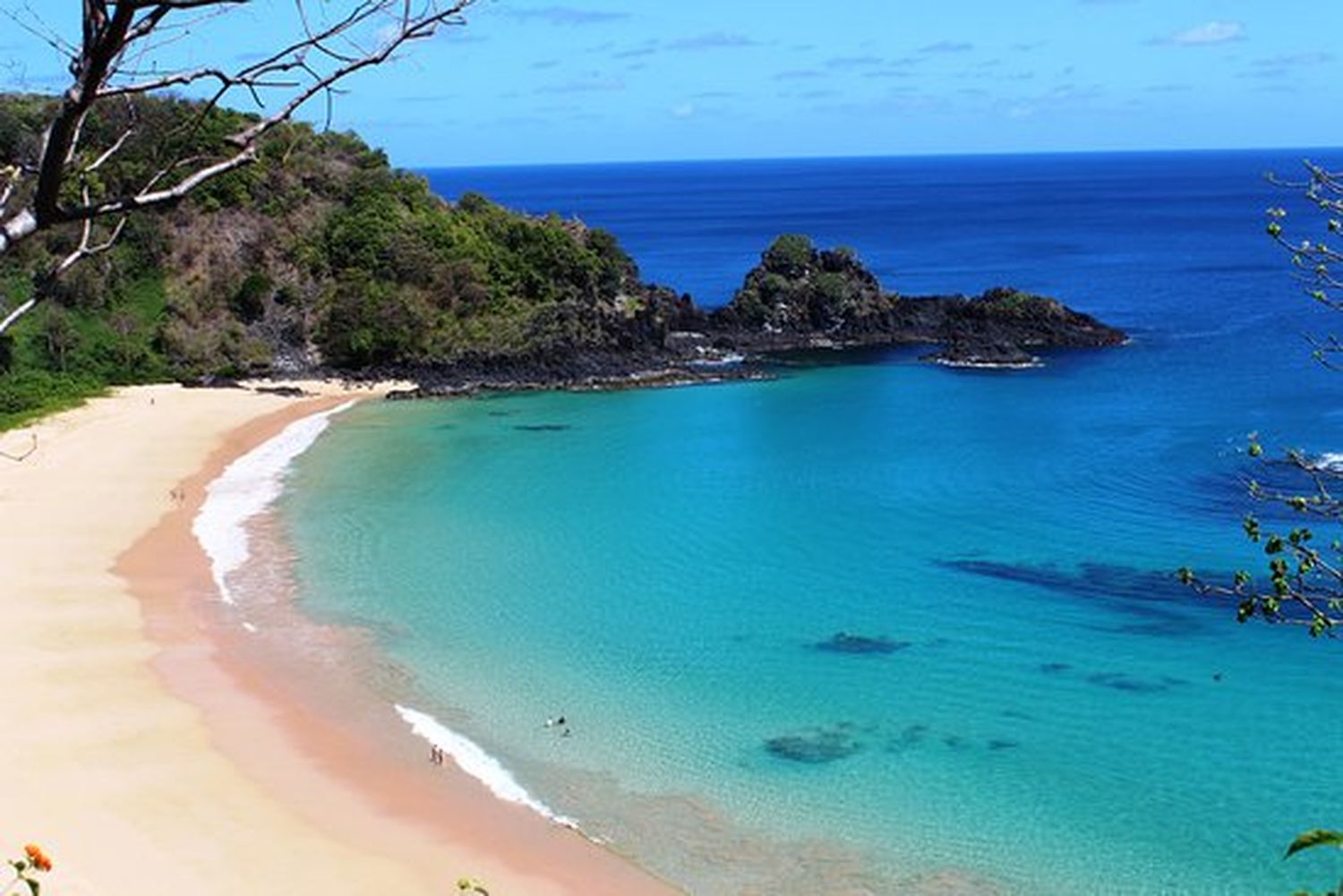 La playa brasileña de la Baia do Sancho fue elegida como la mejor del mundo