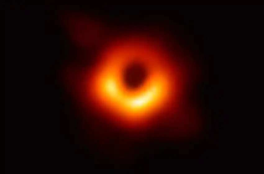 Hallazgo sin precedentes: difundieron la primera foto de un agujero negro