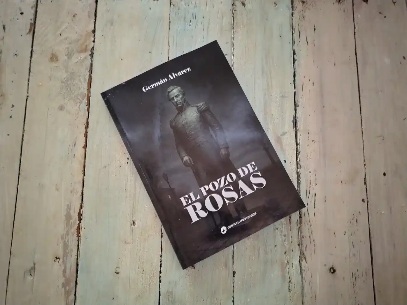 El periodista Germán Alvarez presentó su primera novela inspirada en Miramar
