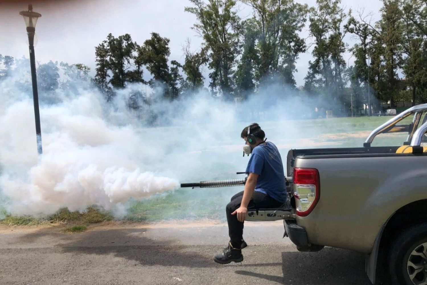 Parque Independencia: intensificaron las tareas de fumigación en la previa del clásico rosarino