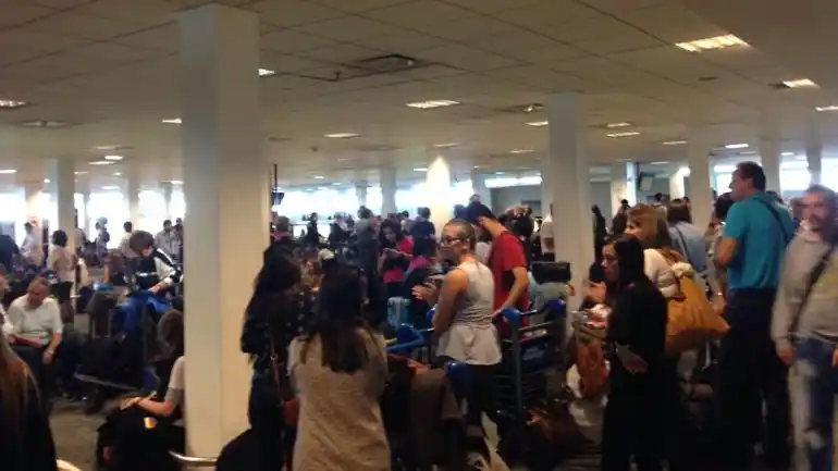 Demoras en el Aeropuerto de Ezeiza por paro de maleteros