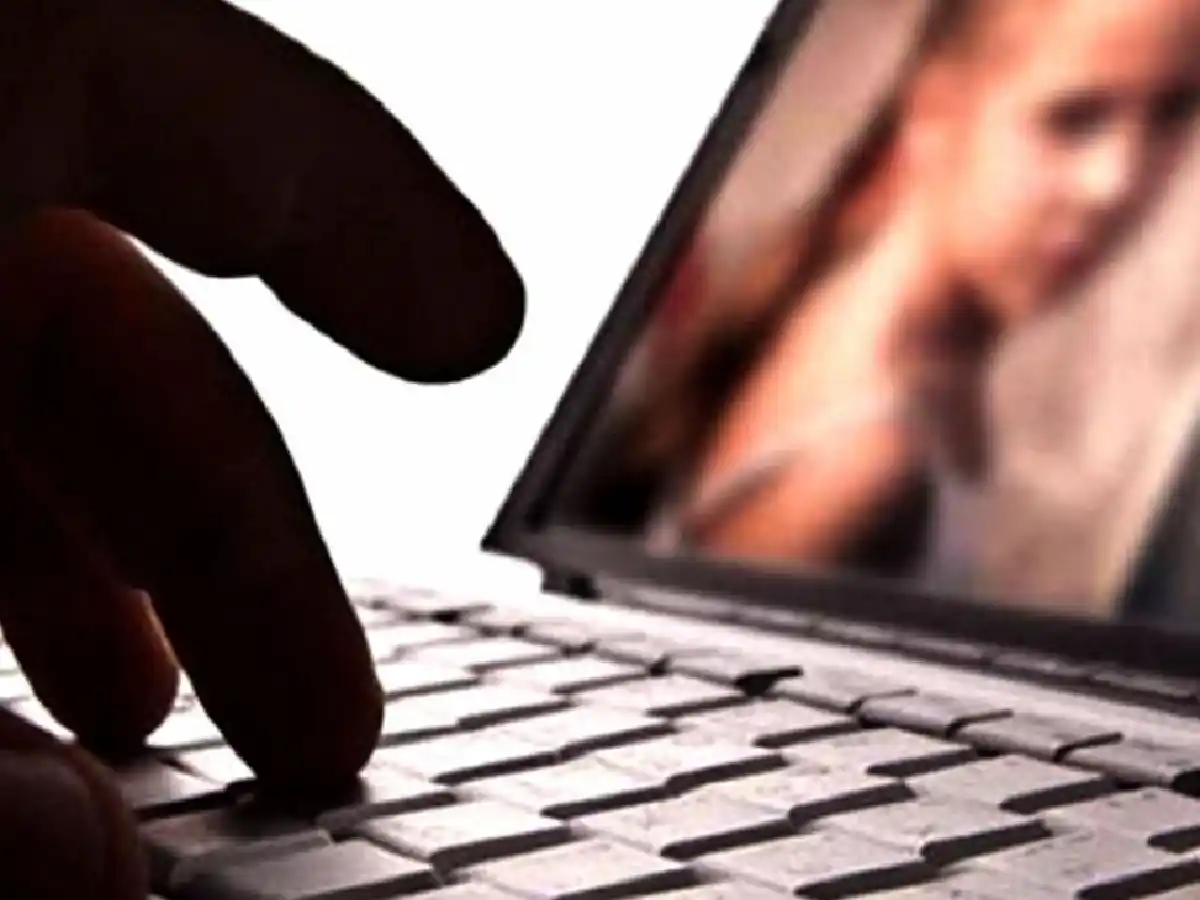 Detuvieron a un pedófilo que traficaba videos e imágenes de sus sobrinos: le encontraron 195 mil archivos