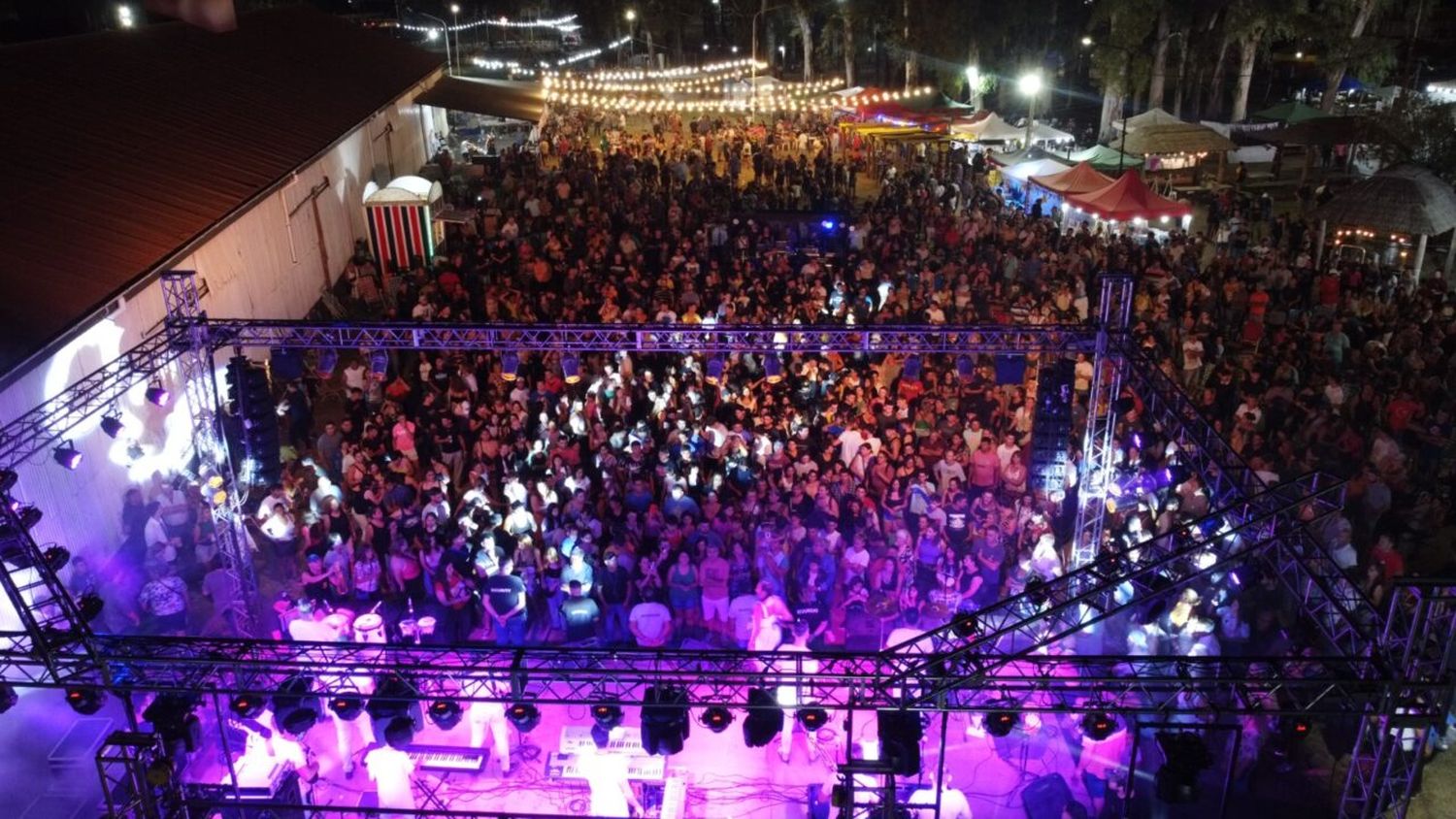 Una multitud en los festejos por el 134º aniversario de Elortondo