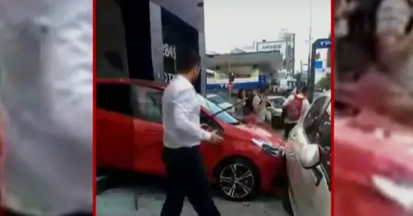 Insólito: Mujer probó un auto 0km en una agencia, atravesó la vidriera, chocó otro vehículo y golpeó a 2 chicos