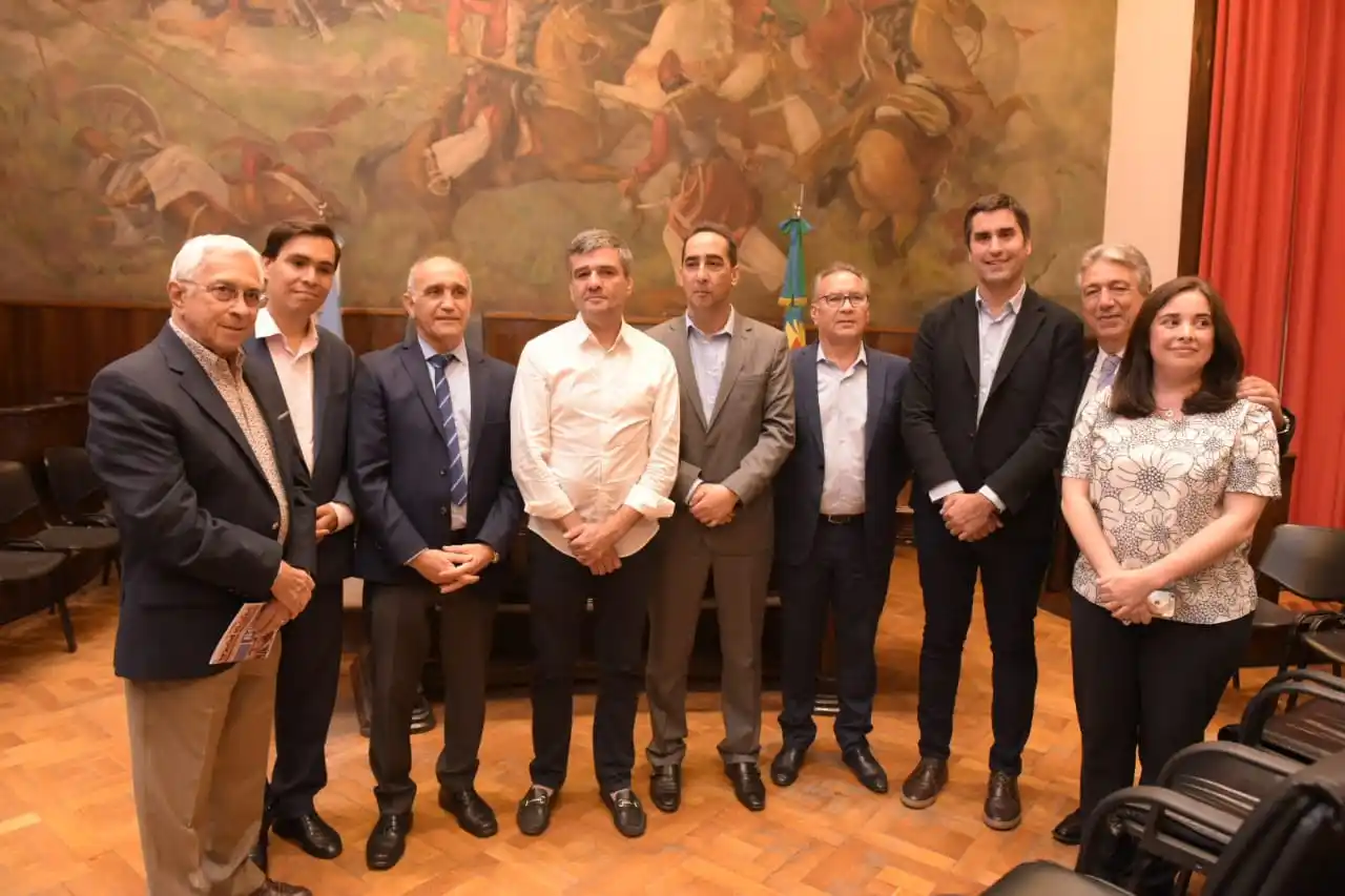 Homenaje por los 35 años de democracia con Salvador y Tagliaferro en Morón