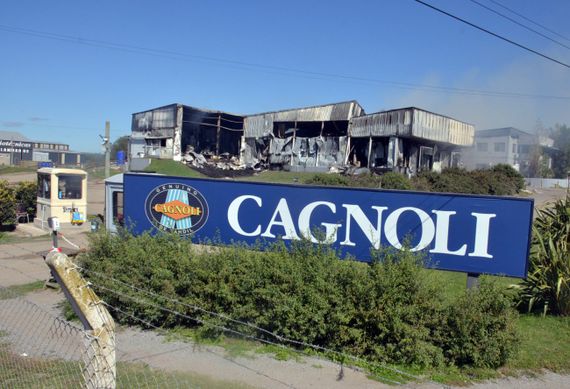 El incendio en Cagnoli dejó una fábrica en ruinas y abrió el desafío de su reconstrucción 