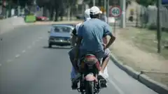 Motochorros asaltan a una docente de Gualeguay que caminaba hacia la escuela