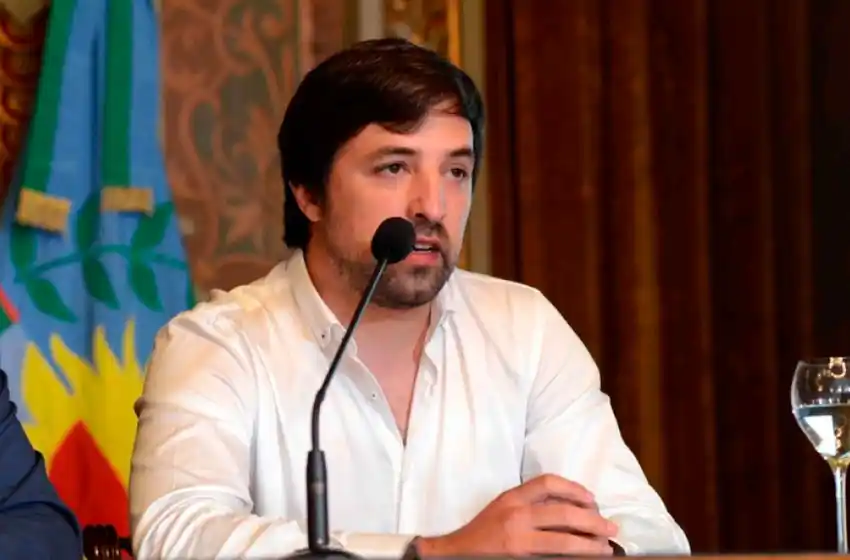 Kreplak: "Para que podamos tener temporada de verano, tienen que bajar los casos"