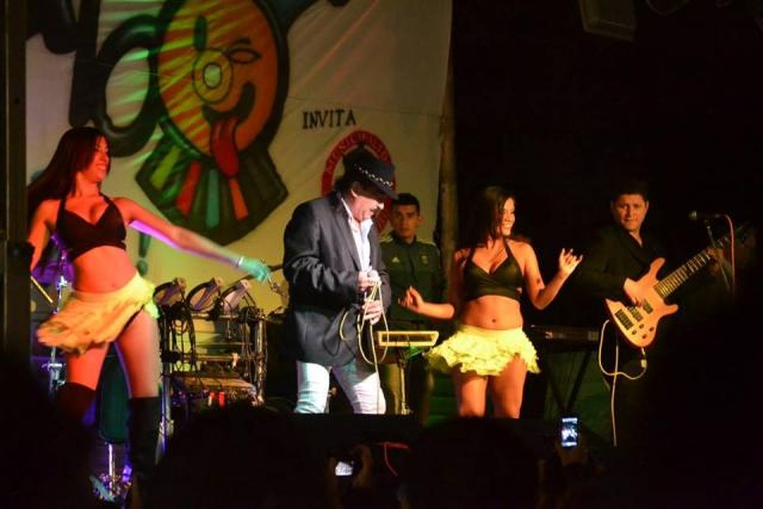Gran cierre de los corsos populares en Enrique Carbó
