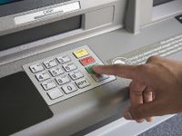 Desde mayo, extraer dinero de un cajero automático puede costar hasta 5.000 pesos