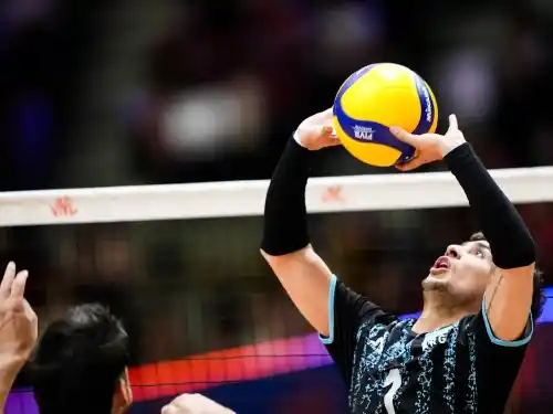 Argentina luchó hasta el final pero cayó ante Japón en un partidazo de cinco sets