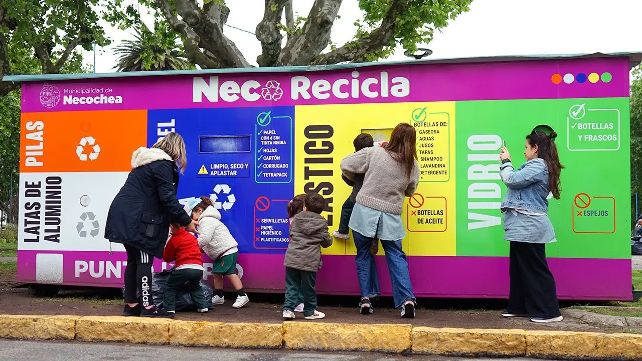 Aprendizaje. Chicos y docentes en el punto limpio