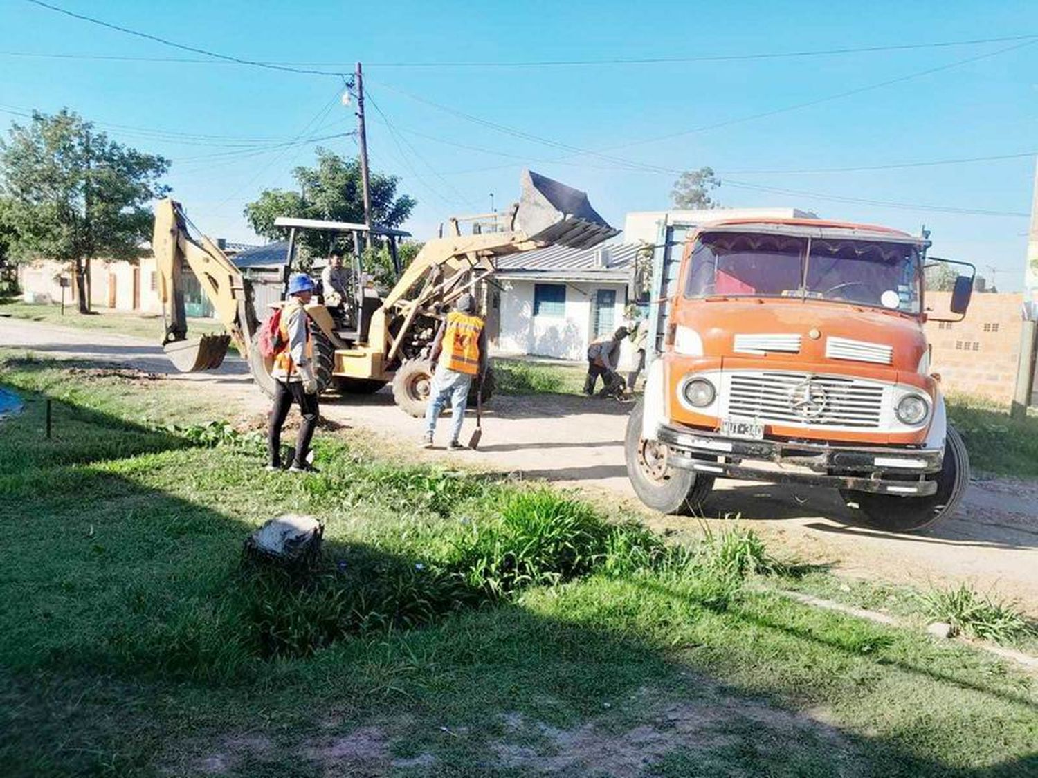 La Municipalidad sigue con los trabajos de limpieza en los barrios