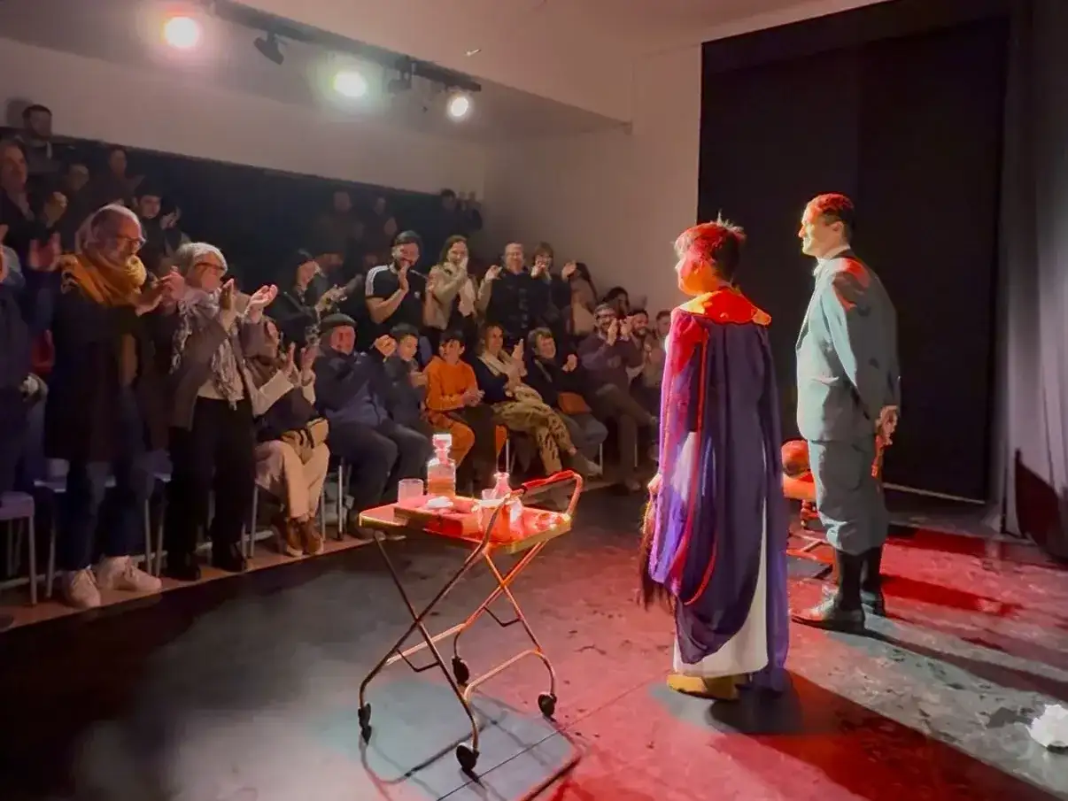 Teatro, humor y una sala colmada con “La maldición de Ira Vamp”