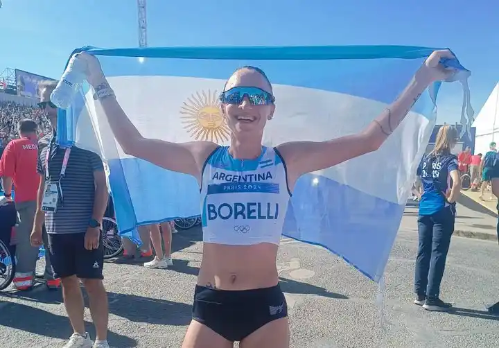 La marplatense Florencia Borelli luego de terminar el Maratón en París.