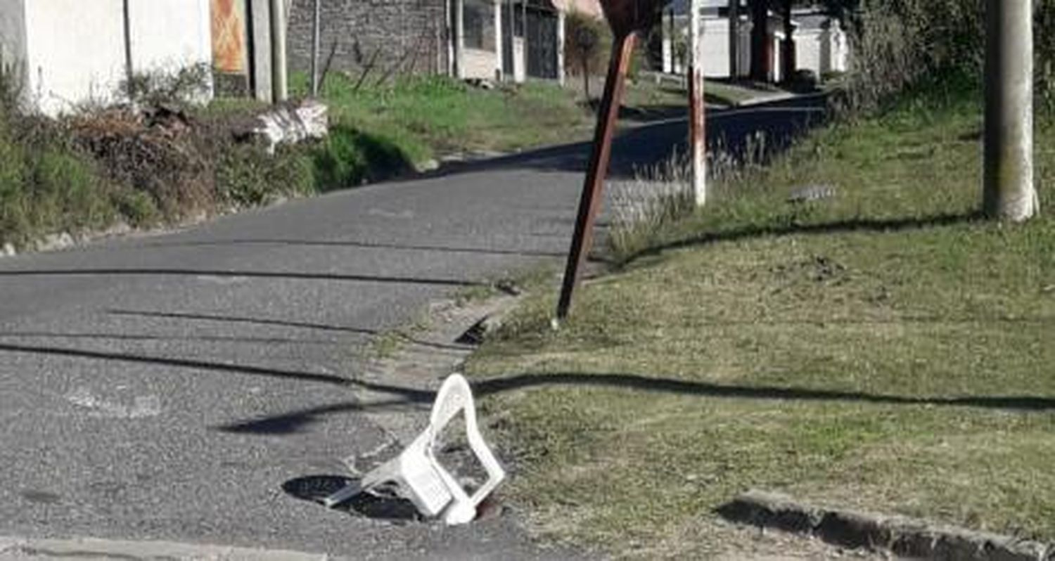 ¿Una silla tapando un pozo?