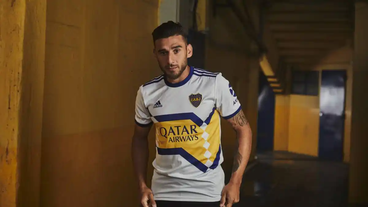 Locura por la camiseta de Boca: así entraba la gente a la tienda
