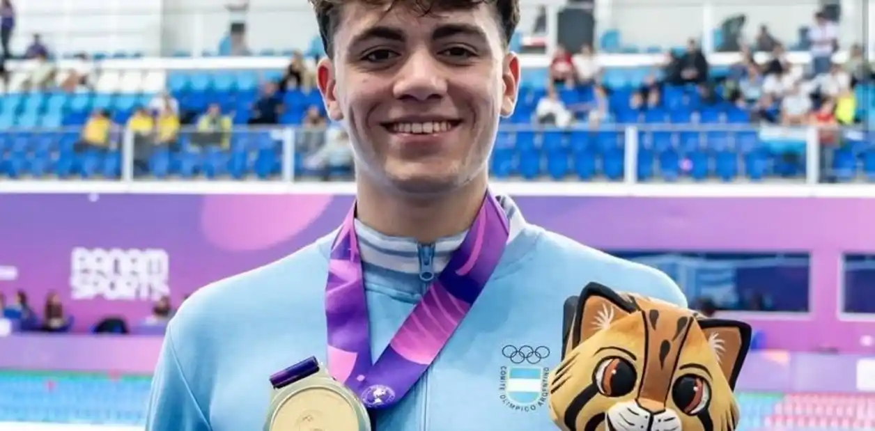 El marplatense Ulises Saravia le dio la tercera medalla dorada a la delegación argentina en los Juegos Panamericanos Junior de Asunción 2025.Foto:Clarin