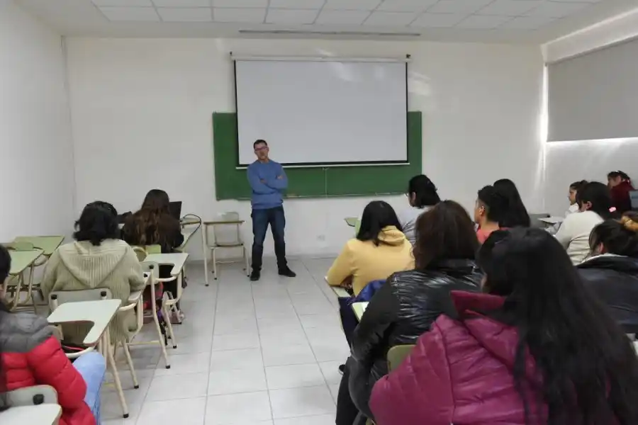 Santa Fe Capacita 2022: comenzó el curso de “Operación de Logística”