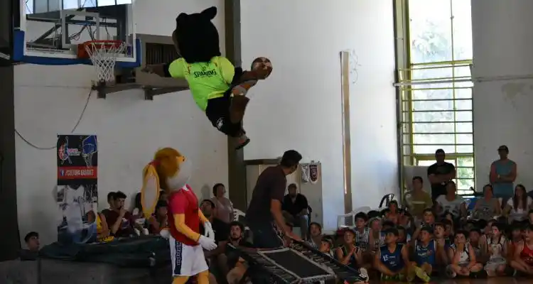 Más de 400 chicos disfrutaron del Encuentro Nacional de Mini en Náutico