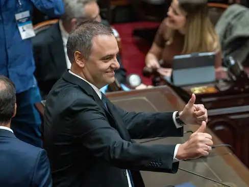 Adorni también defendió el ajuste fiscal impulsado por el Ejecutivo y afirmó que “cada recorte en el Estado es mayor prosperidad futura”.