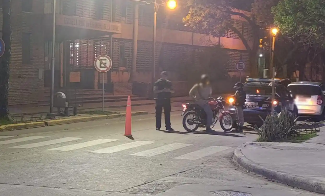Nuevo operativo conjunto en Rafaela: identificaron a 48 personas y recuperaron una moto robada - 1