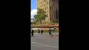 CAPTURAN al hombre que patea a mujer policía