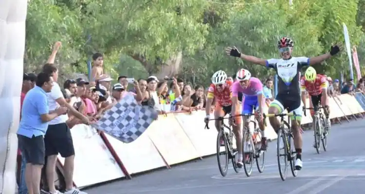 Juan José Paz ganó la primera etapa de la Vuelta a San Juan y apunta a ser protagonista