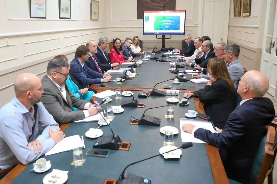 El gobernador sostuvo que “el sector agroindustrial es clave en la provincia de Santa Fe y la Argentina”; y que es necesario “tener un marco de acuerdo que nos permita una ley que la respalde con una política mínima a10 años”.