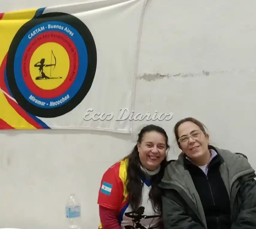 Las necochenses Mariana Cedrón y Brenda Casanova