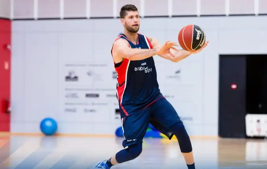 Pato Garino estará un mes afuera de las canchas