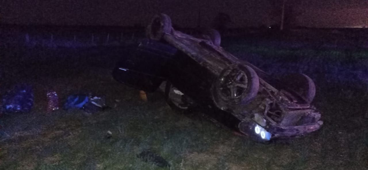 Un joven falleció al volcar el auto que conducía por RP N° 26