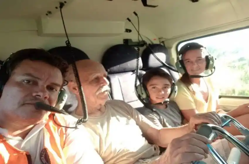 Por las inundaciones, rescataron en helicóptero a un anciano que estaba postrado