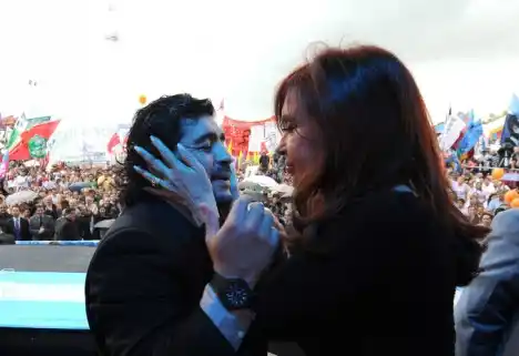 En Emiratos Arabes, Cristina recibió a Maradona