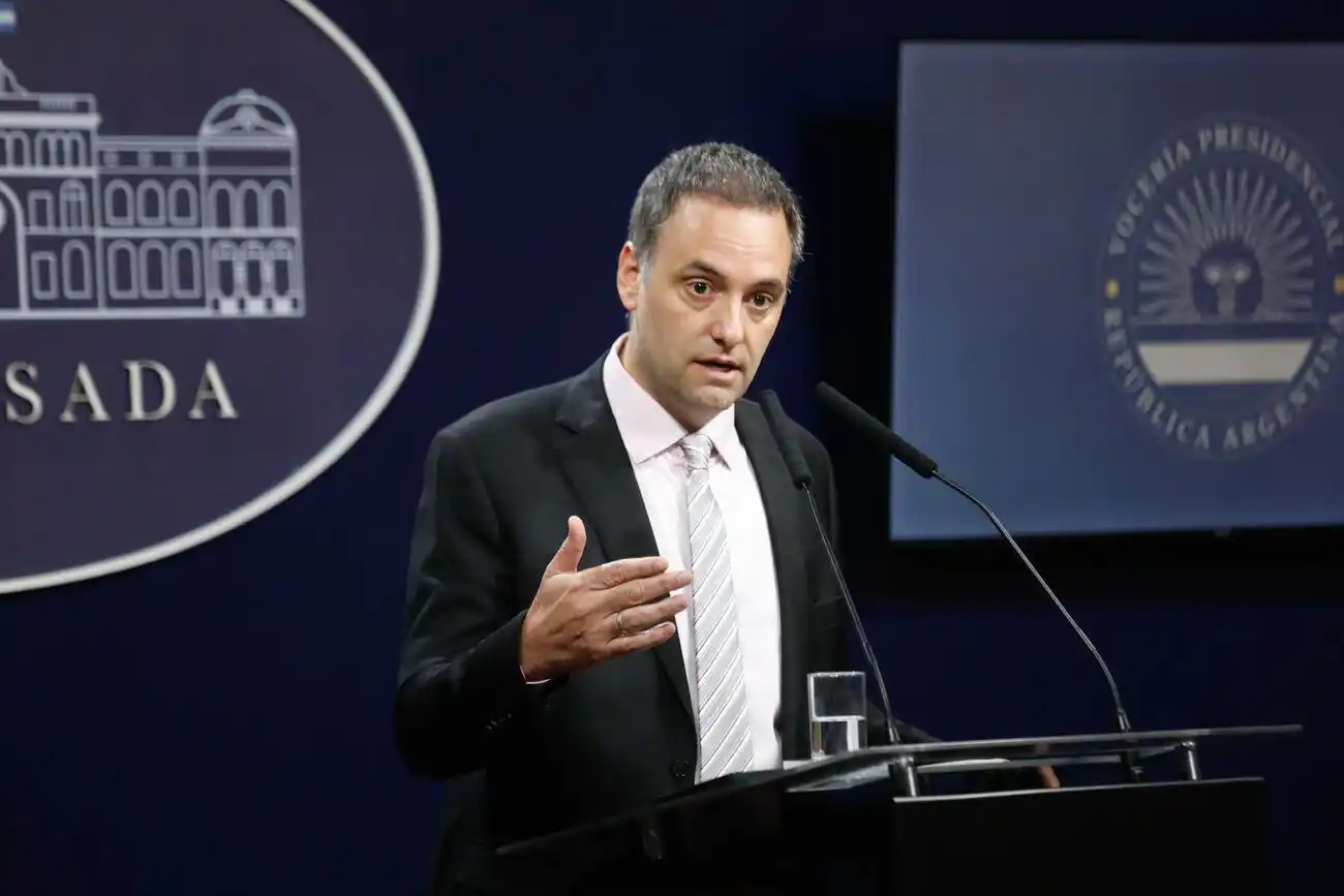 Manuel Adorni brindó una conferencia de prensa durante la tarde de este miércoles.