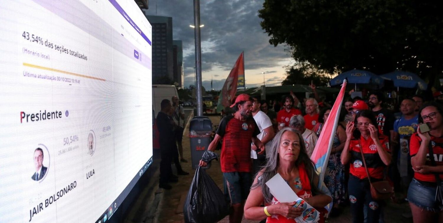 Mitad del conteo: Bolsonaro y Lula están a un puñado de votos