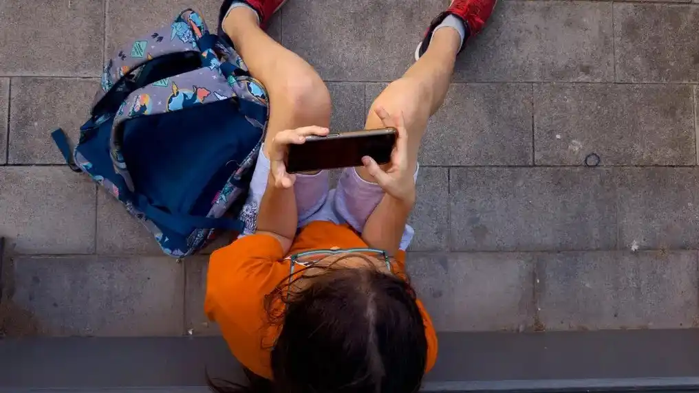 Redes sociales: España prohibirá su acceso a los menores de 16 años