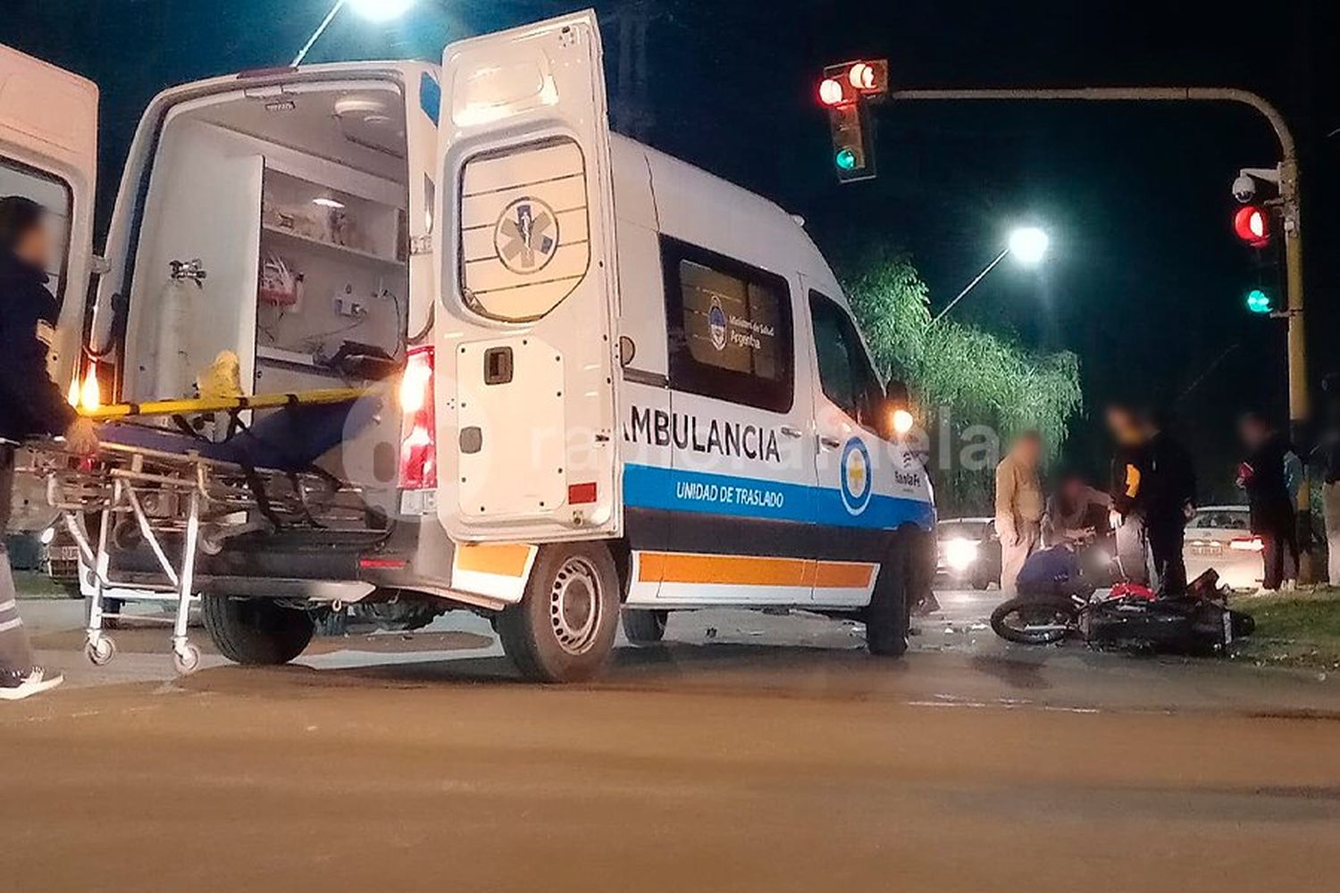 Fuerte accidente con un motociclista internado en grave estado  