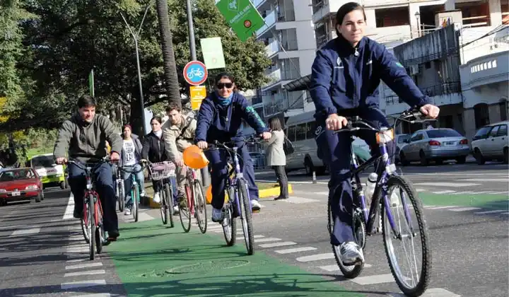 Polémica por la reducción de velocidad en avenidas de Rosario: para la oposición, la medida «choca contra el concepto de seguridad»